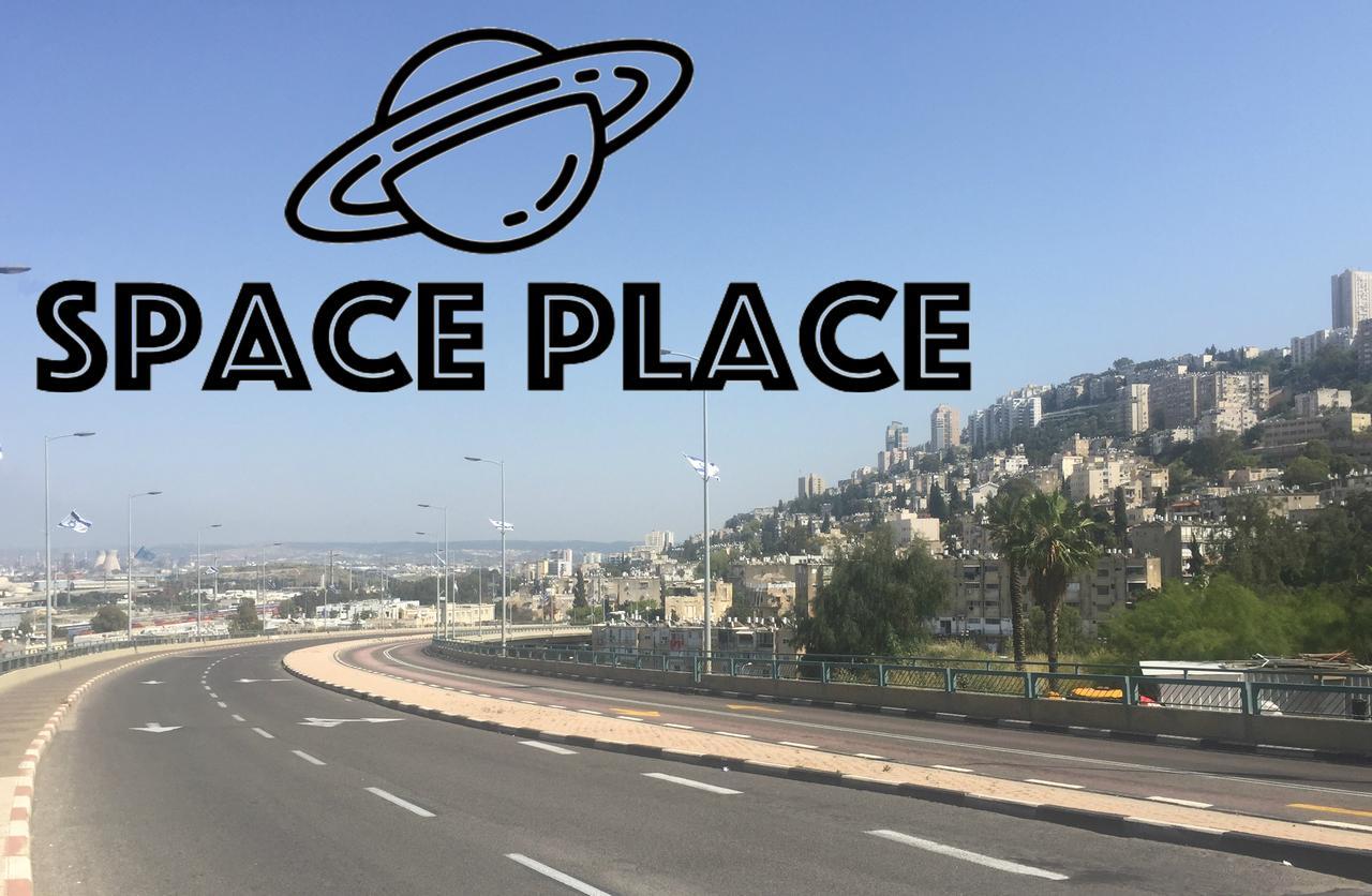 Space Place 海法 外观 照片